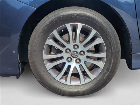 Used 2018 Toyota Sienna XLE image 21
