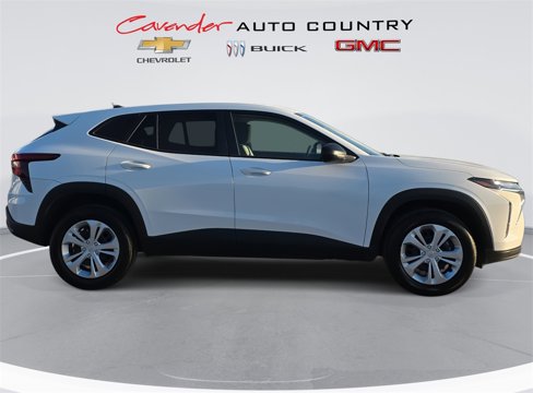 Used 2025 Chevrolet Trax LS w/ Driver Confidence Package image 4