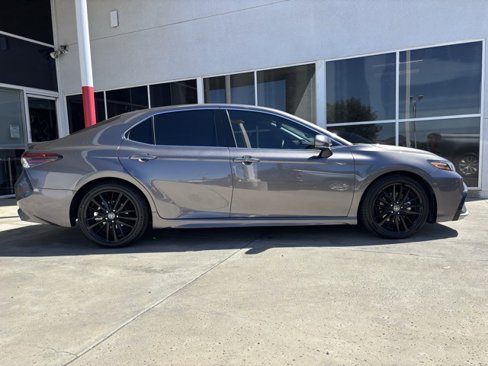 Used 2023 Toyota Camry XSE image 2