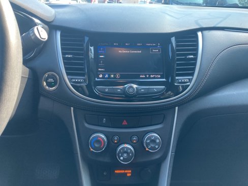 Used 2022 Chevrolet Trax LT w/ LT Convenience Package image 10