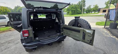 Used 2015 Jeep Wrangler Unlimited Rubicon image 8