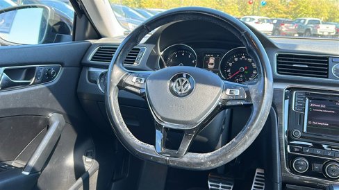 Used 2017 Volkswagen Passat 1.8T SEL Premium image 25