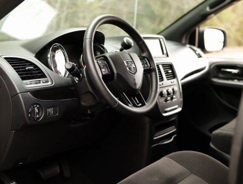 Used 2018 Dodge Grand Caravan SE image 9