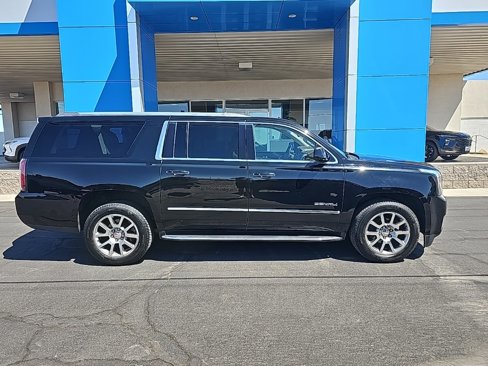Used 2019 GMC Yukon XL Denali image 2