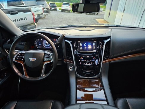 Used 2018 Cadillac Escalade Luxury image 11