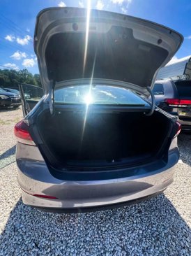 Used 2017 Hyundai Elantra SE image 40