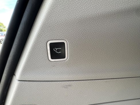 Used 2017 Chrysler Pacifica Touring image 8