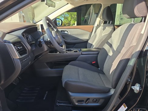 Used 2022 Nissan Rogue SV image 12