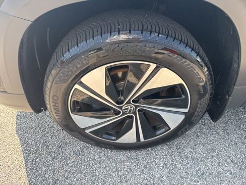 Certified 2024 Volkswagen Taos SE image 15