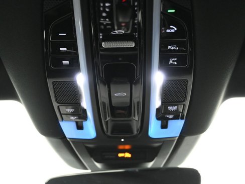Certified 2020 Porsche Cayenne E-Hybrid w/ Premium Plus Package image 24