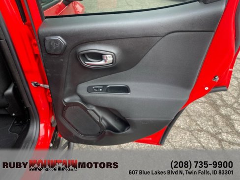 Used 2015 Jeep Renegade Latitude w/ Popular Equipment Group image 25