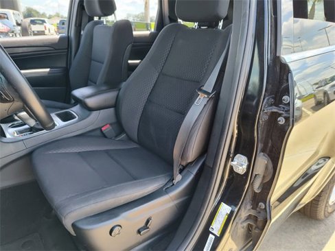 Used 2019 Jeep Grand Cherokee Laredo image 19