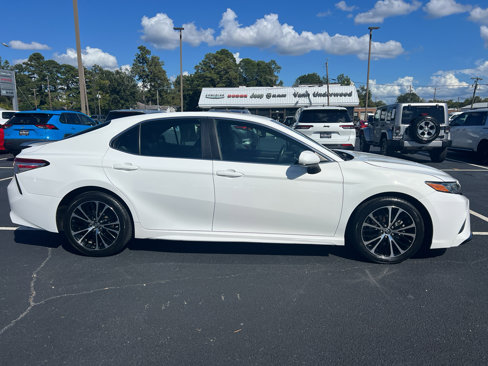 Used 2018 Toyota Camry SE image 2