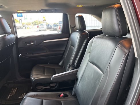 Used 2019 Toyota Highlander XLE image 25
