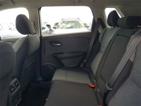 Used 2021 Nissan Rogue SV image 12