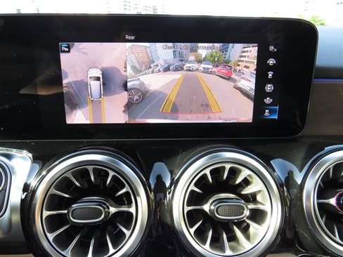 Certified 2022 Mercedes-Benz GLB 250 4MATIC image 15