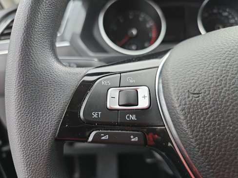 Used 2018 Volkswagen Tiguan S image 16