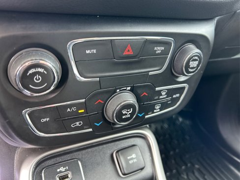 Used 2021 Jeep Compass Latitude w/ Sun and Sound Group image 24