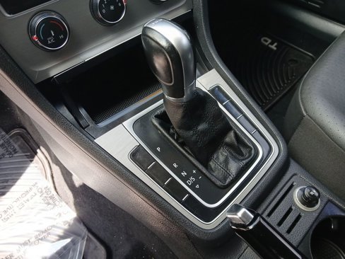 Used 2015 Volkswagen Golf TDI S image 22