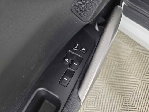 Used 2013 Hyundai Veloster w/ Style Pkg image 25