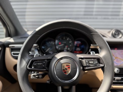 Certified 2025 Porsche Macan image 18