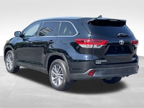 Used 2019 Toyota Highlander XLE w/ Phone Cable & Charge Package image 19