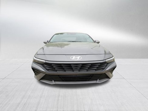 Used 2024 Hyundai Elantra SEL image 3
