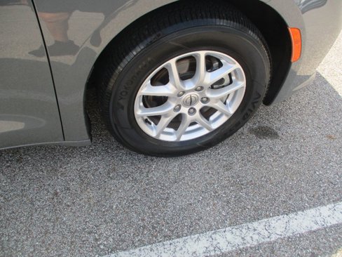 Used 2022 Chrysler Pacifica Touring-L image 21