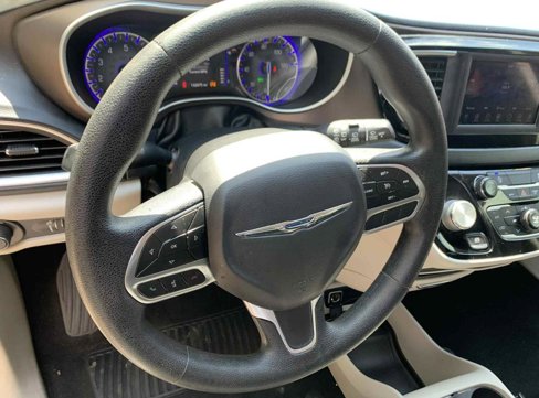 Used 2020 Chrysler Voyager L image 8