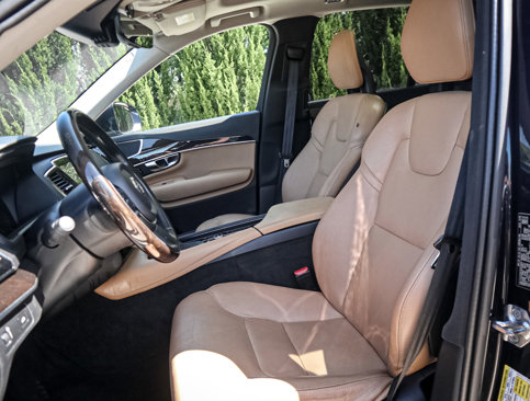 Used 2016 Volvo XC90 T6 Momentum w/ Momentum Plus Package image 7