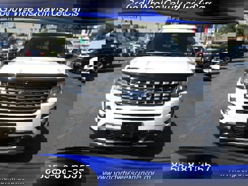 Used 2017 Ford Explorer XLT image 2