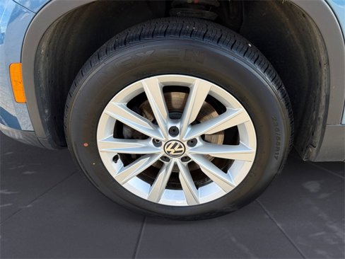 Used 2017 Volkswagen Tiguan Limited w/ Premium Package image 14