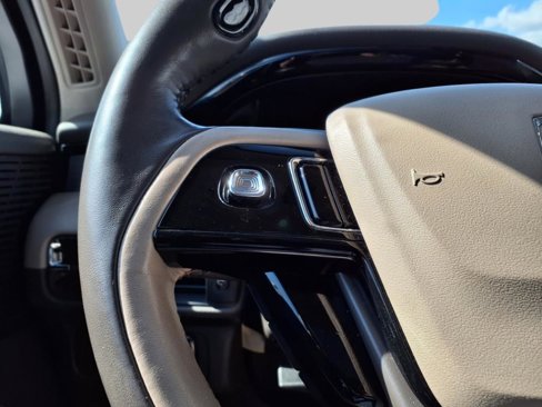 Used 2021 Lincoln Corsair AWD w/ Premium Package image 18