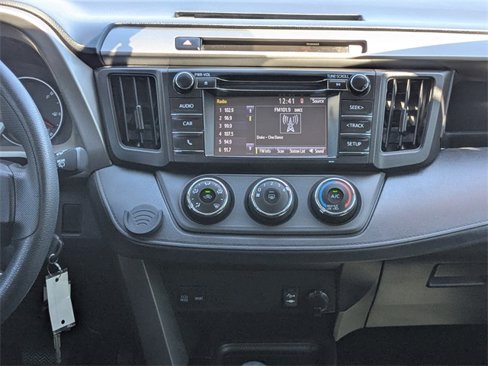 Used 2016 Toyota RAV4 LE image 17