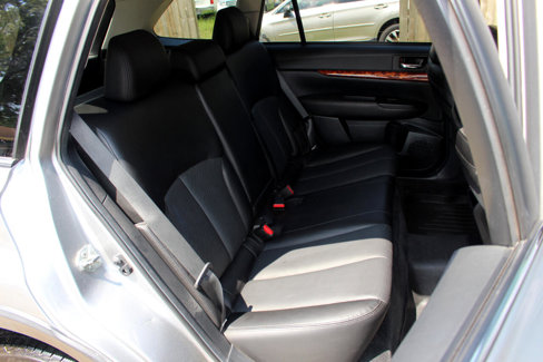 Used 2011 Subaru Outback 2.5i Limited image 34