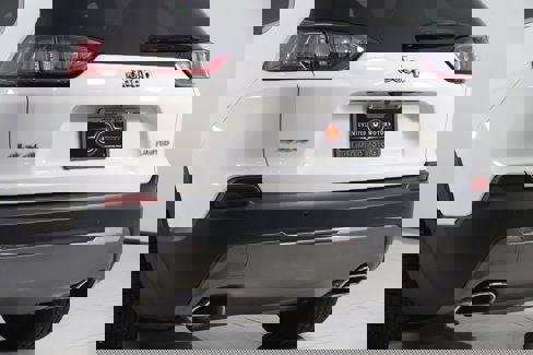 Used 2019 Jeep Cherokee Limited image 45