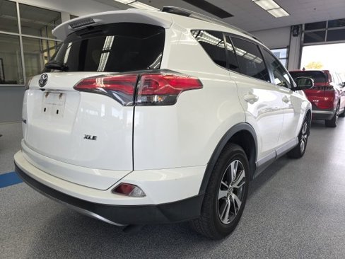 Used 2018 Toyota RAV4 XLE image 2