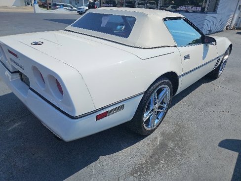 Used 1987 Chevrolet Corvette Convertible image 3