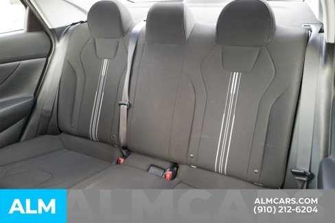 Used 2023 Hyundai Elantra SEL image 17