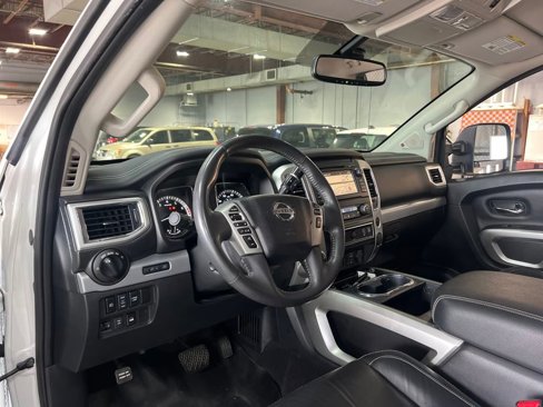 Used 2018 Nissan Titan PRO-4X image 11