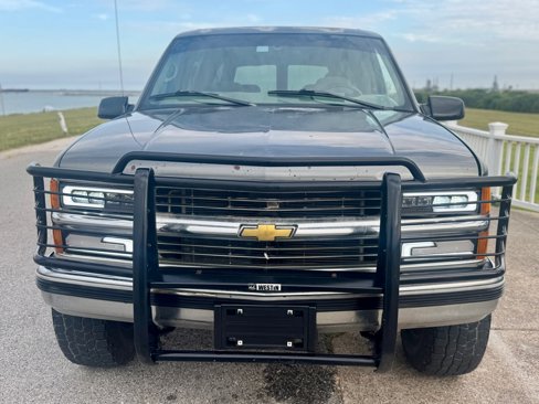 Used 1999 Chevrolet Suburban 4WD w/ Preferred Equipment Group 2 image 3