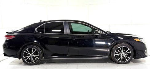 Used 2020 Toyota Camry SE w/ Convenience Package image 4