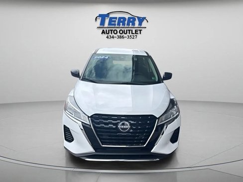 Used 2024 Nissan Kicks S image 3
