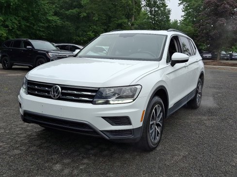 Certified 2019 Volkswagen Tiguan SE w/ Panoramic Sunroof Package image 4