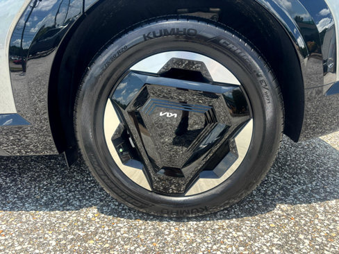 Used 2024 Kia EV9 Land image 47