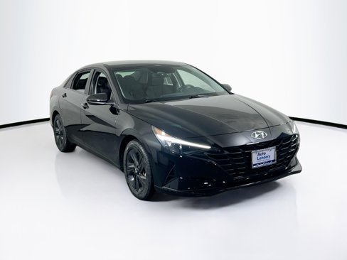 Used 2023 Hyundai Elantra SEL w/ Cargo Package image 3