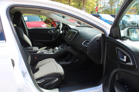 Used 2015 Chrysler 200 Limited image 29
