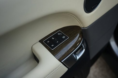 Used 2016 Land Rover Range Rover Sport HSE image 18