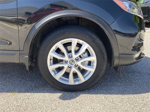 Used 2021 Nissan Rogue Sport SV image 9
