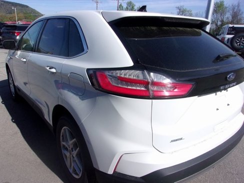 Used 2023 Ford Edge SEL image 9